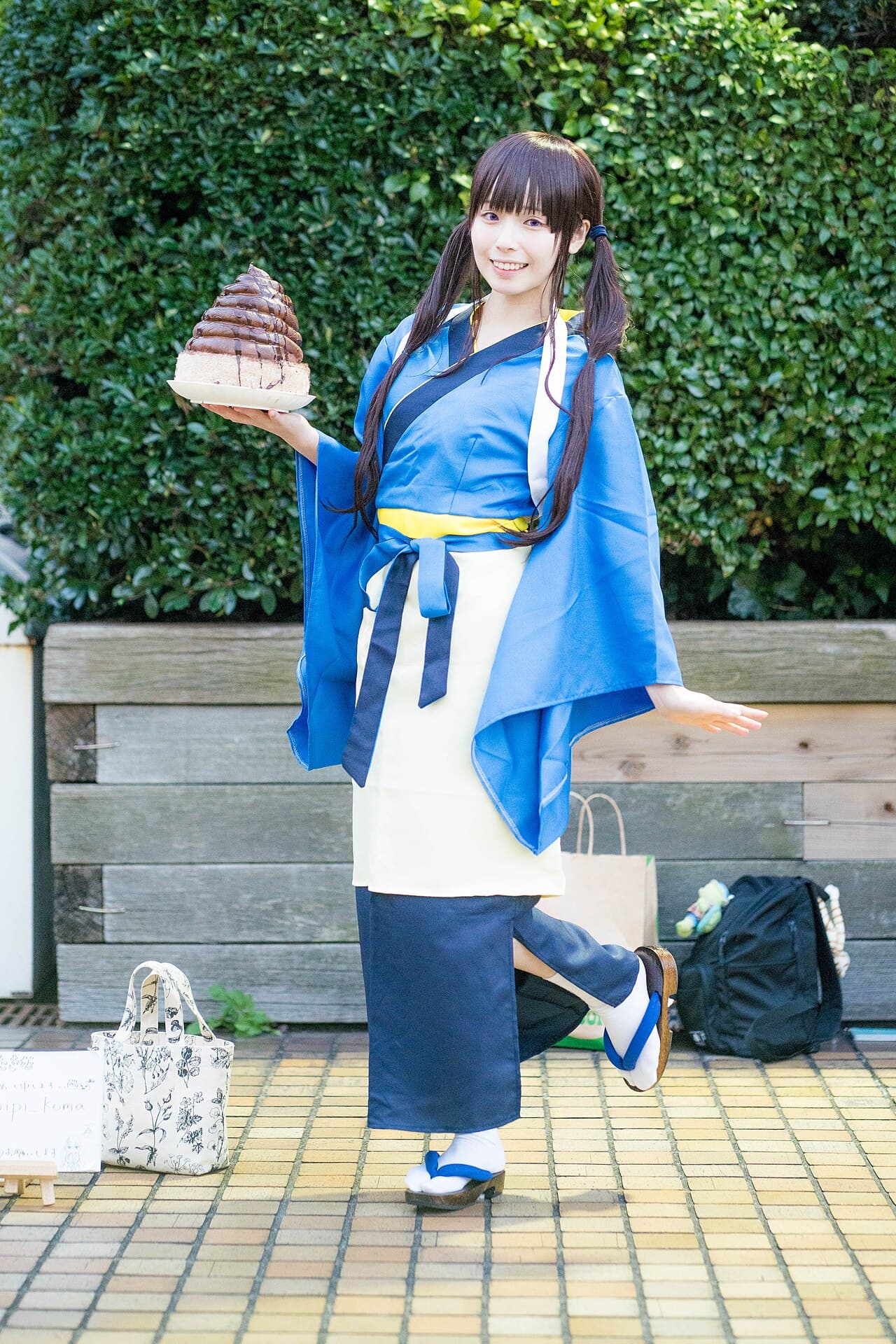 Cosplayers verkleed als personages op straat in Tokio